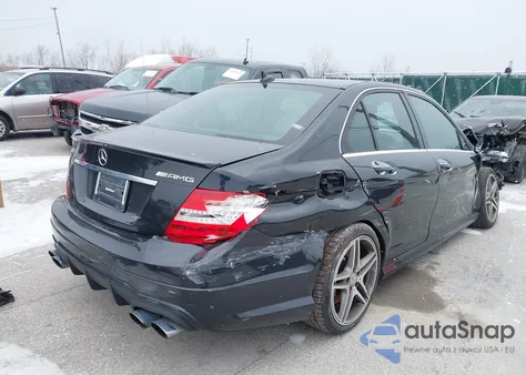 2012 Mercedes-Benz C 63 Amg z USA, uszkodzony, nr VIN WDDGF7HB1CA689580